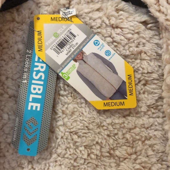 NWT Reversible quilted zippered vest - Picture 2 of 5